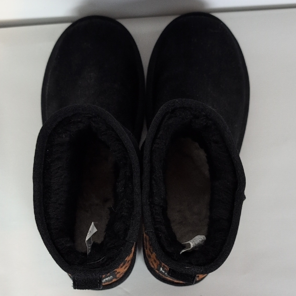 Koolaburra by Ugg Suede Boots with Sherpa Lining - Picture 5 of 12